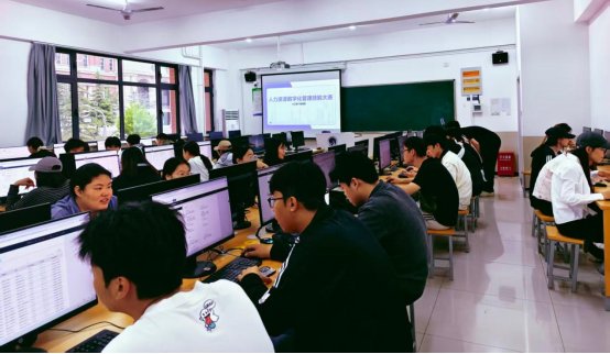 拓展学生社会实践平台