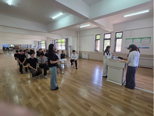 我院教师…