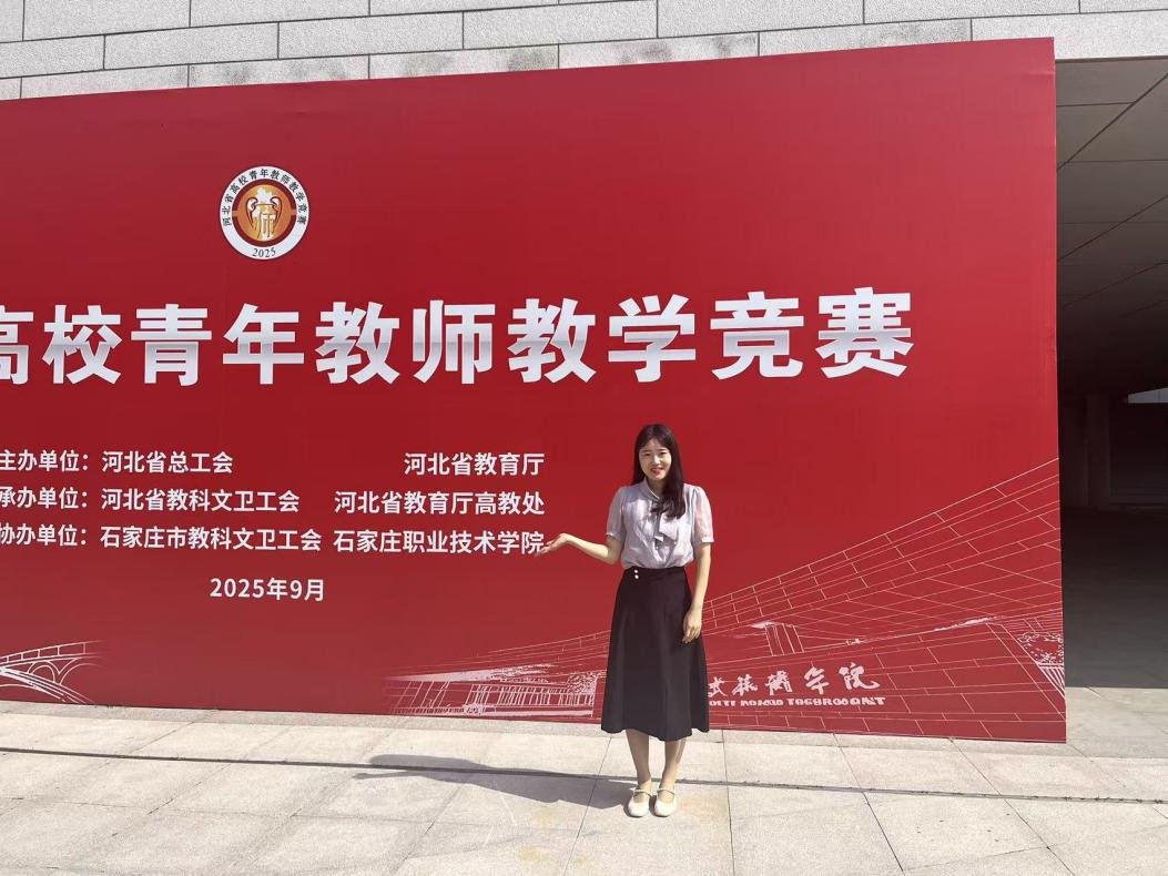 组织20名学生代表走进食堂后厨...